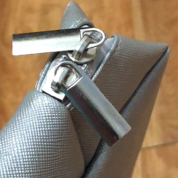 NWOT Silver Shimmer Cosmetic Bag - Picture 7 of 7